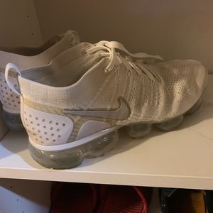 Men’s white vapor max